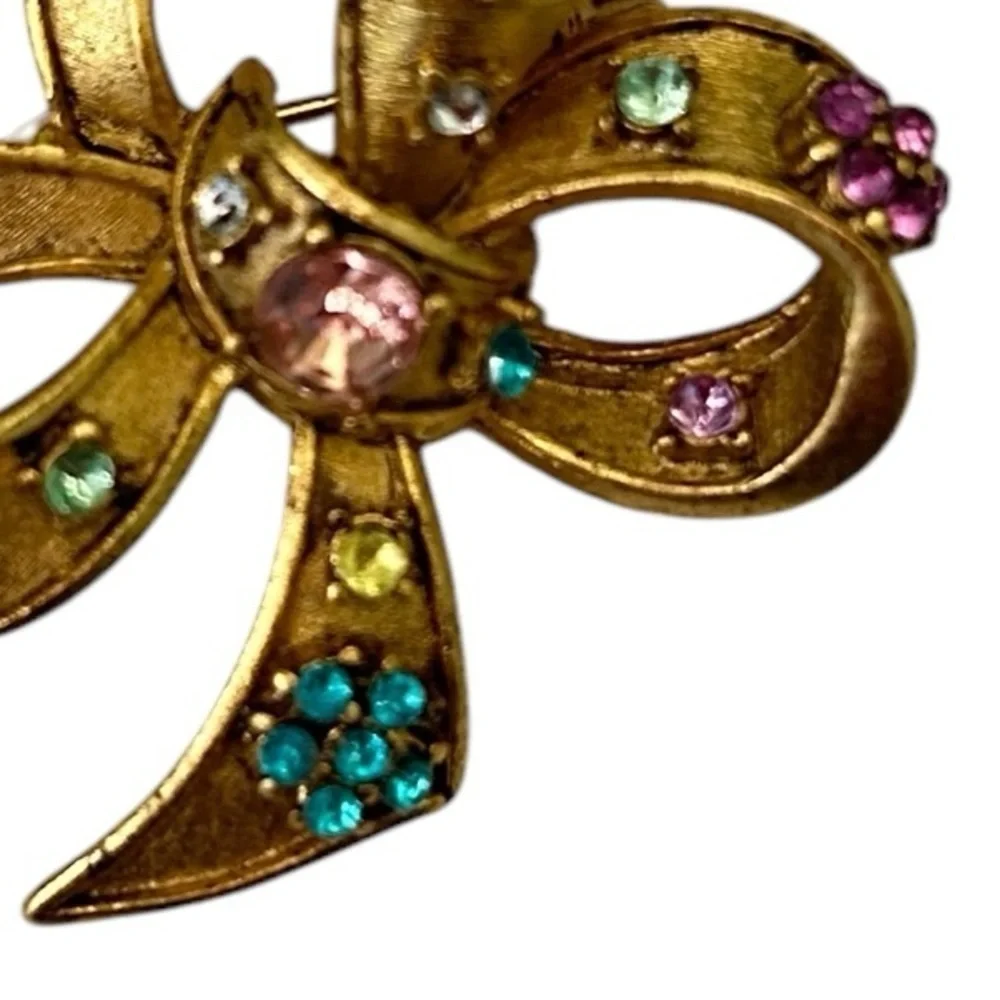 Vintage 60’s textured Gold tone Bow Brooch Multicolor pastel rhinestones marked